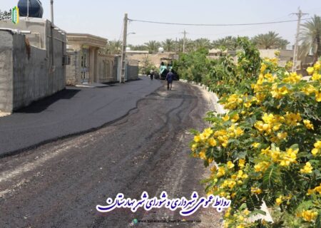 آسفالت خیابان ساحلی عابدان در حال اجرا است/ آغاز زیرسازی کوچه‌های بوستان و بهار