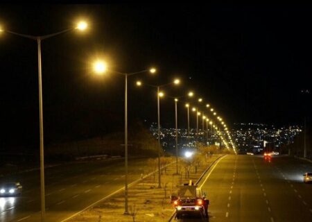 رفع دغدغه‌های مردمی/عملیات روشنایی خیابان کوهپایه شهر بهارستان تکمیل شد
