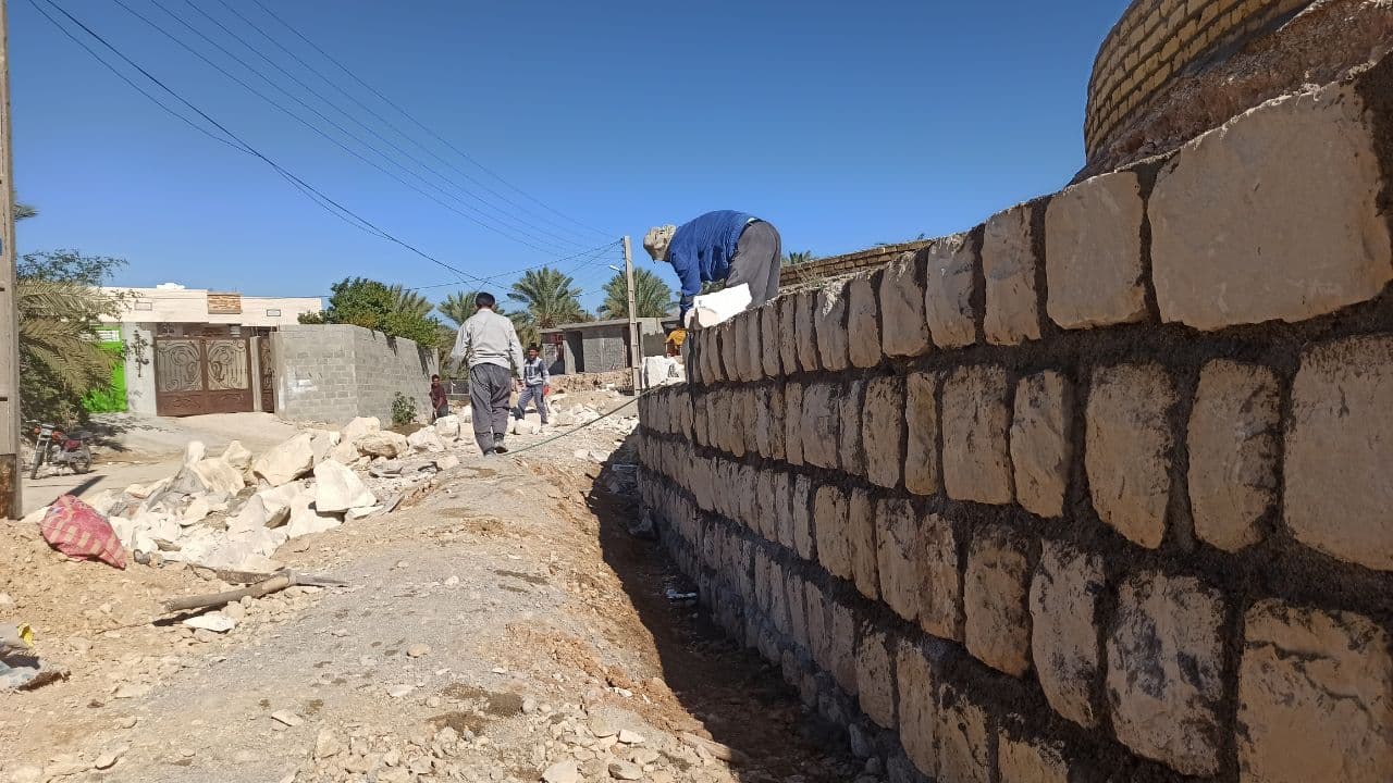 عملیات اجرایی احداث دیوار حفاظتی با سرعت مطلوبی در حال اجرا است