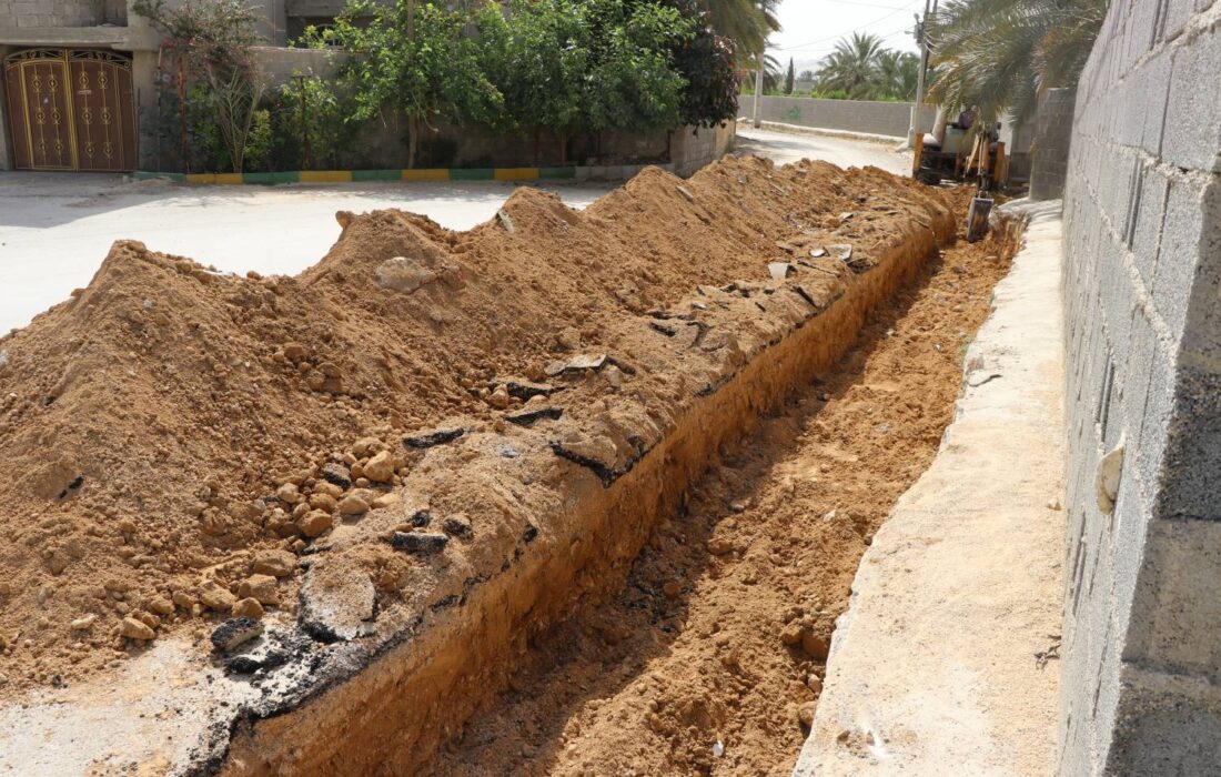 آغاز عملیات اجرایی کانال دفع آب‌های سطحی در خیابان اصلی محله چاهتلخو شهر بهارستان