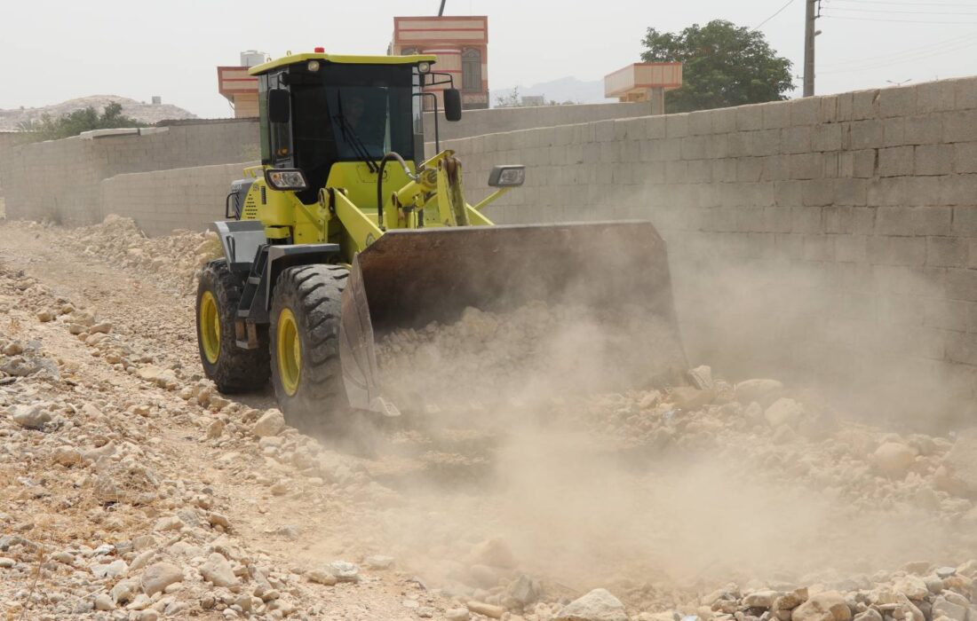 عملیات لایروبی و پاکسازی رودخانه‌های شهر بهارستان در حال انجام است