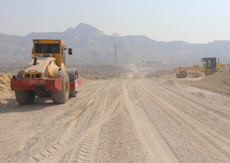 تلاش روزانه شهرداری بهارستان برای زیرسازی مسیر کوهستانی امامزاده شاه محمد+فیلم