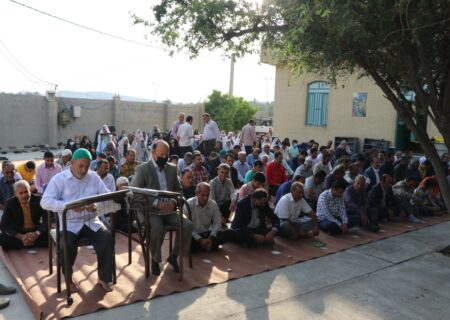 اقامه نماز عید سعید فطر با حضور پرشور مردم شهر بهارستان