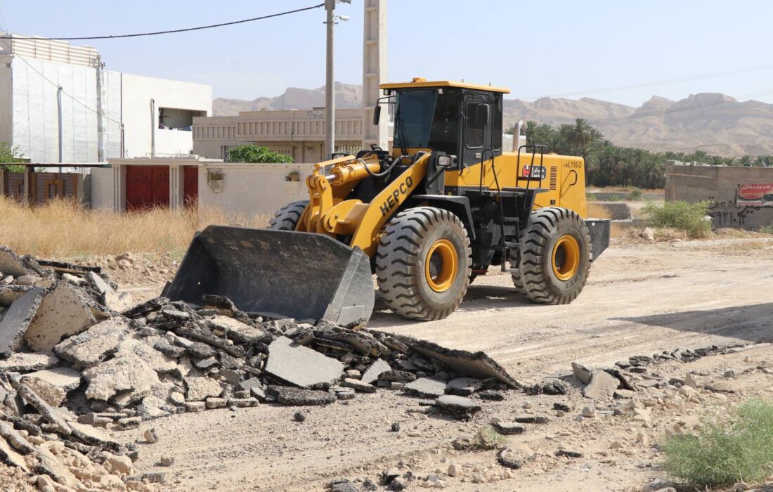 عملیات اجرایی جهت زیرسازی و آسفالت خیابان نخلستان شهر بهارستان آغاز شد/مسیر تا اطلاع ثانوی مسدود است