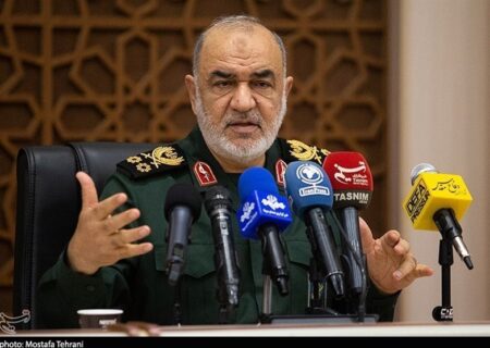 سرلشکر سلامی در بوشهر: بارها مستقیماً با آمریکا درگیر شده‌ایم ولی ‌تیر آخر را ما شلیک کرده‌ایم/ کوچک‌ترین تعرض دشمن را بدون پا‌سخ نگذاشته‌ایم