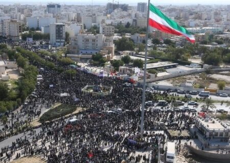 راهپیمایی ۲۲ بهمن در بوشهر/ طنین فریاد مرگ بر آمریکا از کنار خلیج‌ فارس