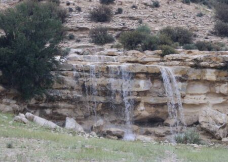 جاری شدن آبشار محله چاهتلخو شهر بهارستان